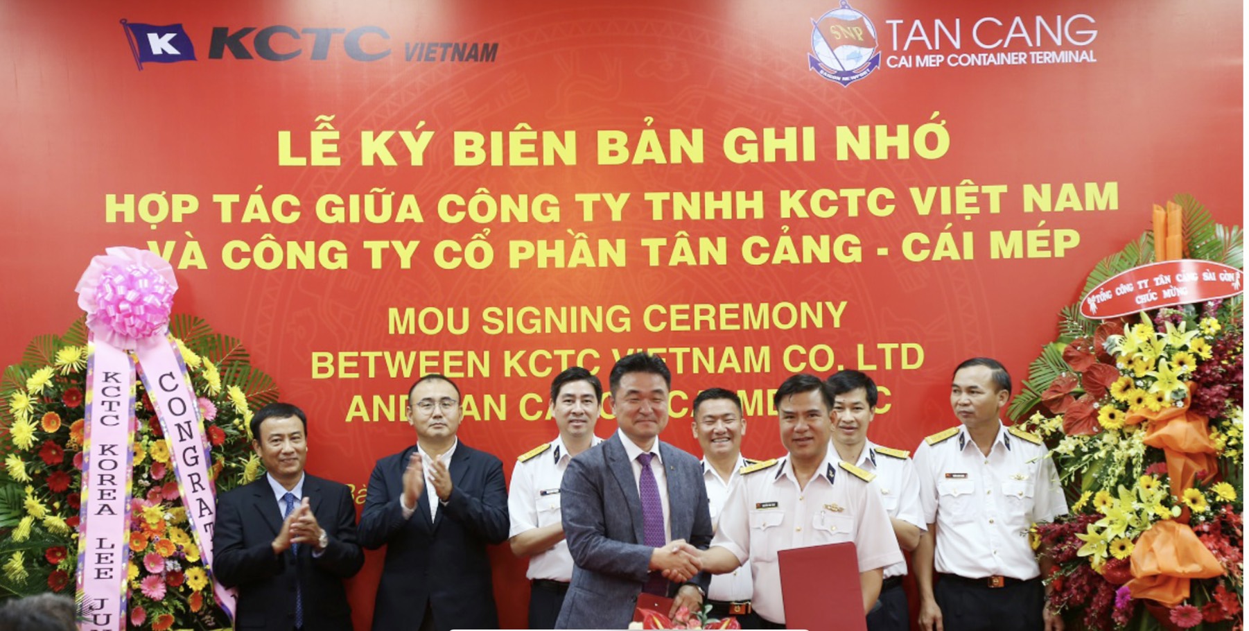 Lãnh đạo Tổng Công ty Tân Cảng Sài Gòn và TCCT trong lễ ký kết hợp tác với Công ty KCTC.
