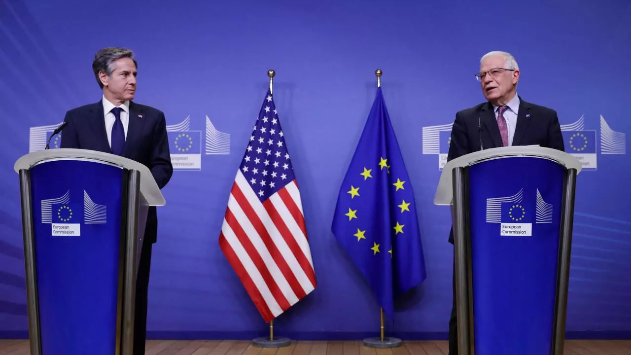 Ngoại trưởng Mỹ Antony Blinken (trái) và Đại diện cấp cao phụ trách an ninh và đối ngoại EU Josep Borrell. 