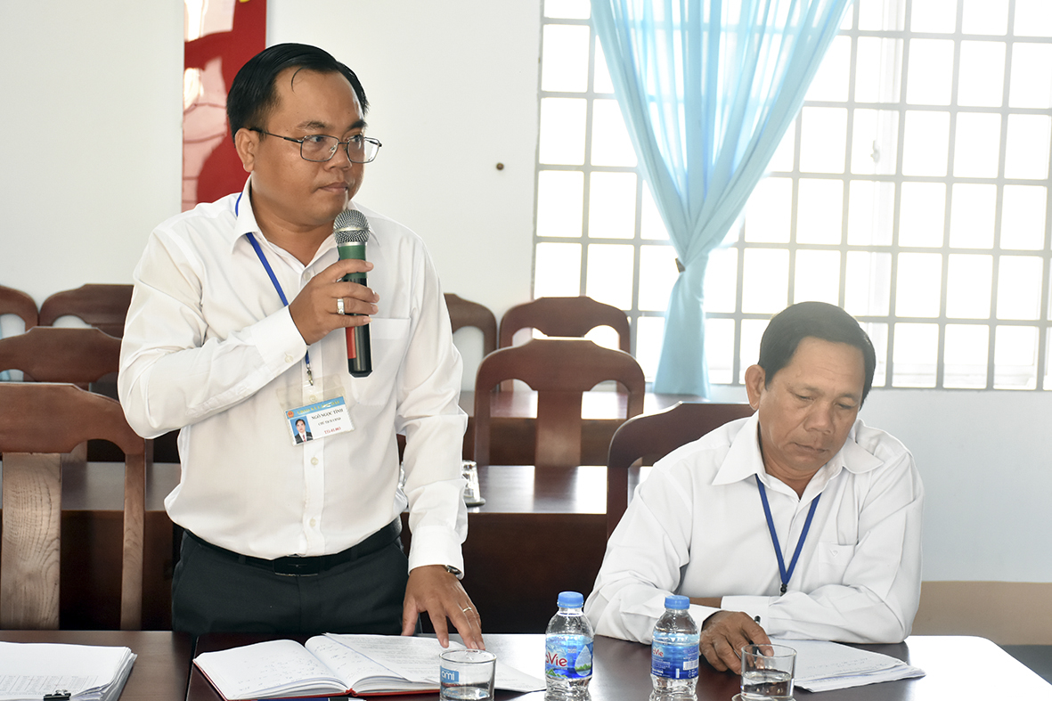 Đại diện UBBC xã Láng Dài, huyện Đất Đỏ báo cáo về công tác chuẩn bị bầu cử tại địa phương.