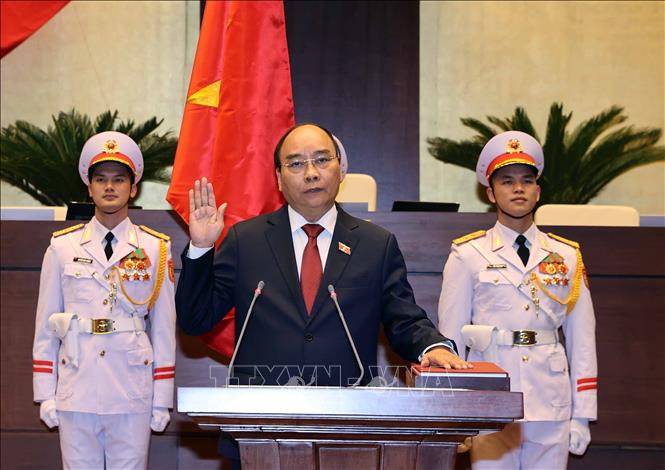 Chủ tịch nước Nguyễn Xuân Phúc tuyên thệ nhậm chức. Ảnh: Thống Nhất/TTXVN