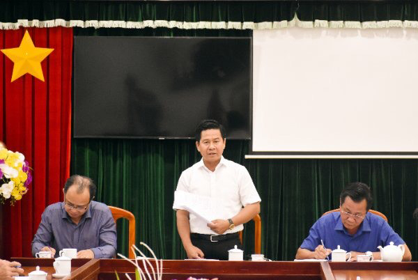 Ông Bùi Chí Thành, Chủ tịch UBMTTQ Việt Nam tỉnh, Trưởng đoàn Kiểm tra số 5 trong buổi làm việc với UBBC huyện Xuyên Mộc.