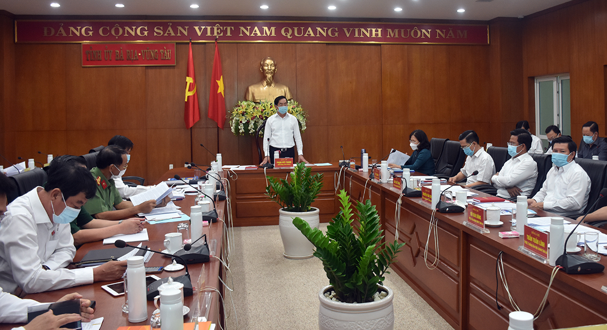 Ông Phạm Viết Thanh, Ủy viên Trung ương Đảng, Bí thư Tỉnh ủy phát biểu kết luận cuộc họp. Ảnh: MINH THIÊN