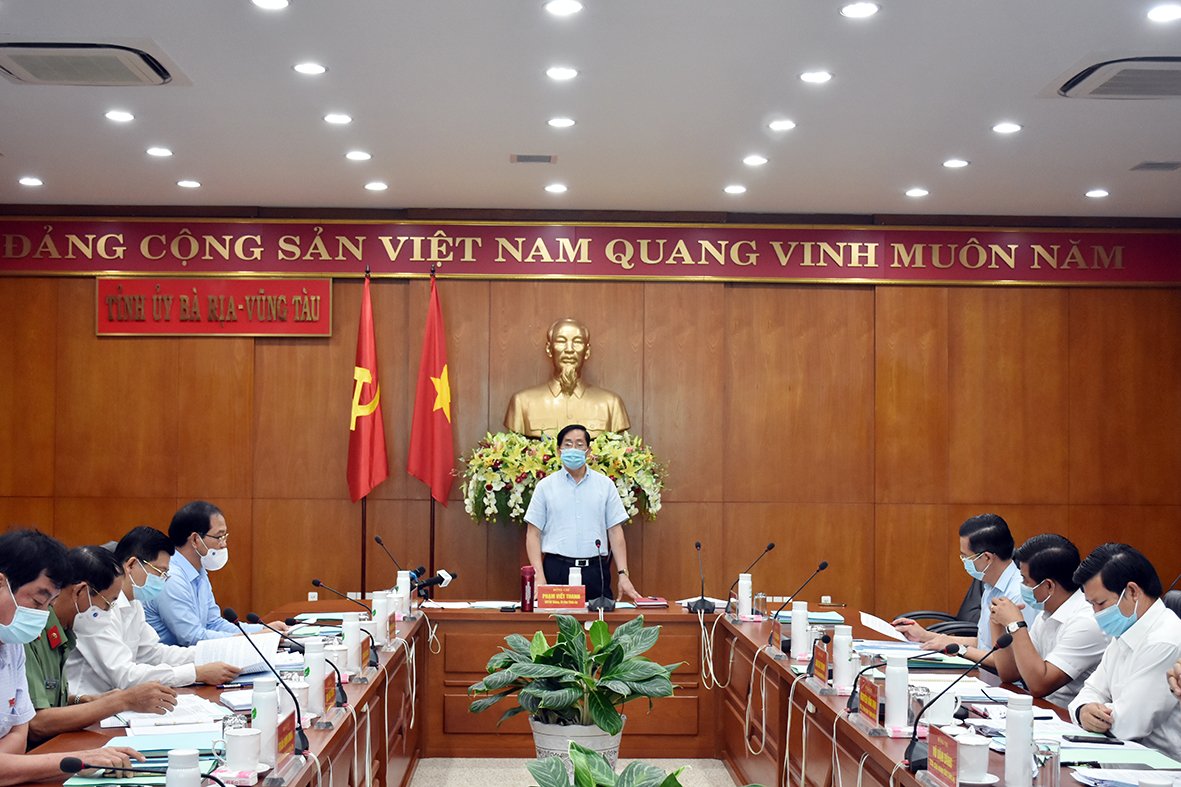 Ông Phạm Viết Thanh, Ủy viên Trung ương Đảng, Bí thư Tỉnh ủy phát biểu tại cuộc họp.