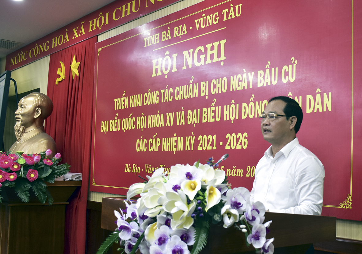 Phó Chủ tịch Thường trực UBBC tỉnh Mai Ngọc Thuận quán triệt các văn bản của Trung ương liên quan đến công tác chuẩn bị bầu cử.