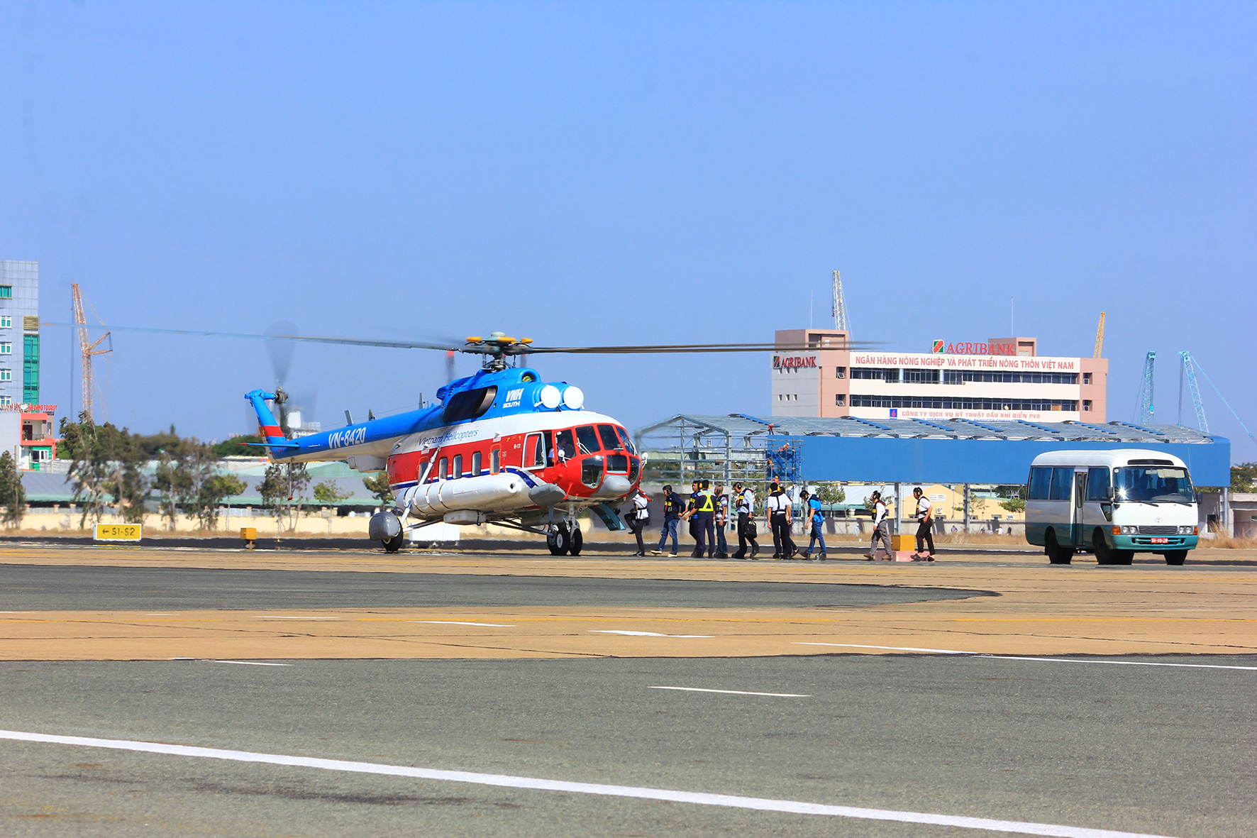 Máy bay trực thăng tuyến Vũng Tàu-Côn Đảo.