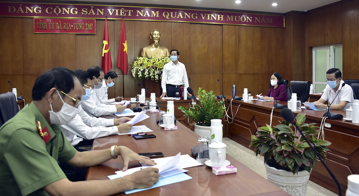 Ông Phạm Viết Thanh, Ủy viên Trung ương Đảng, Bí thư Tỉnh ủy chủ trì cuộc họp.