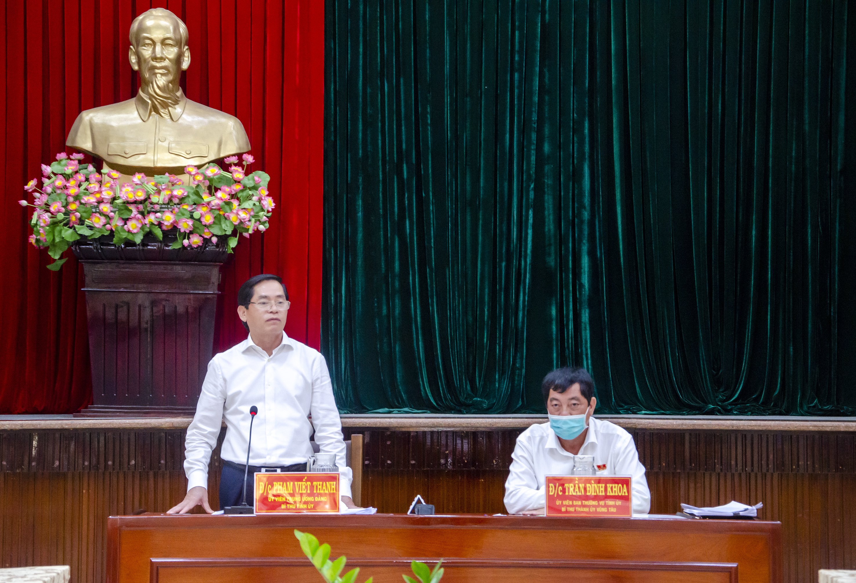 Ông Phạm Viết Thanh, Ủy viên Trung ương Đảng, Bí thư Tỉnh ủy, Chủ tịch HĐND tỉnh phát biểu kết luận buổi làm việc.