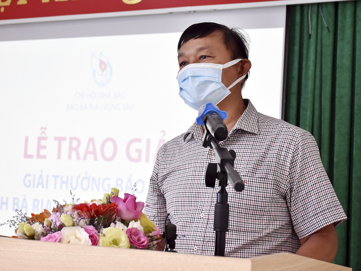 Ông Phan Đức Hiền, Chủ tịch Hội Nhà báo tỉnh phát biểu tại buổi lễ.