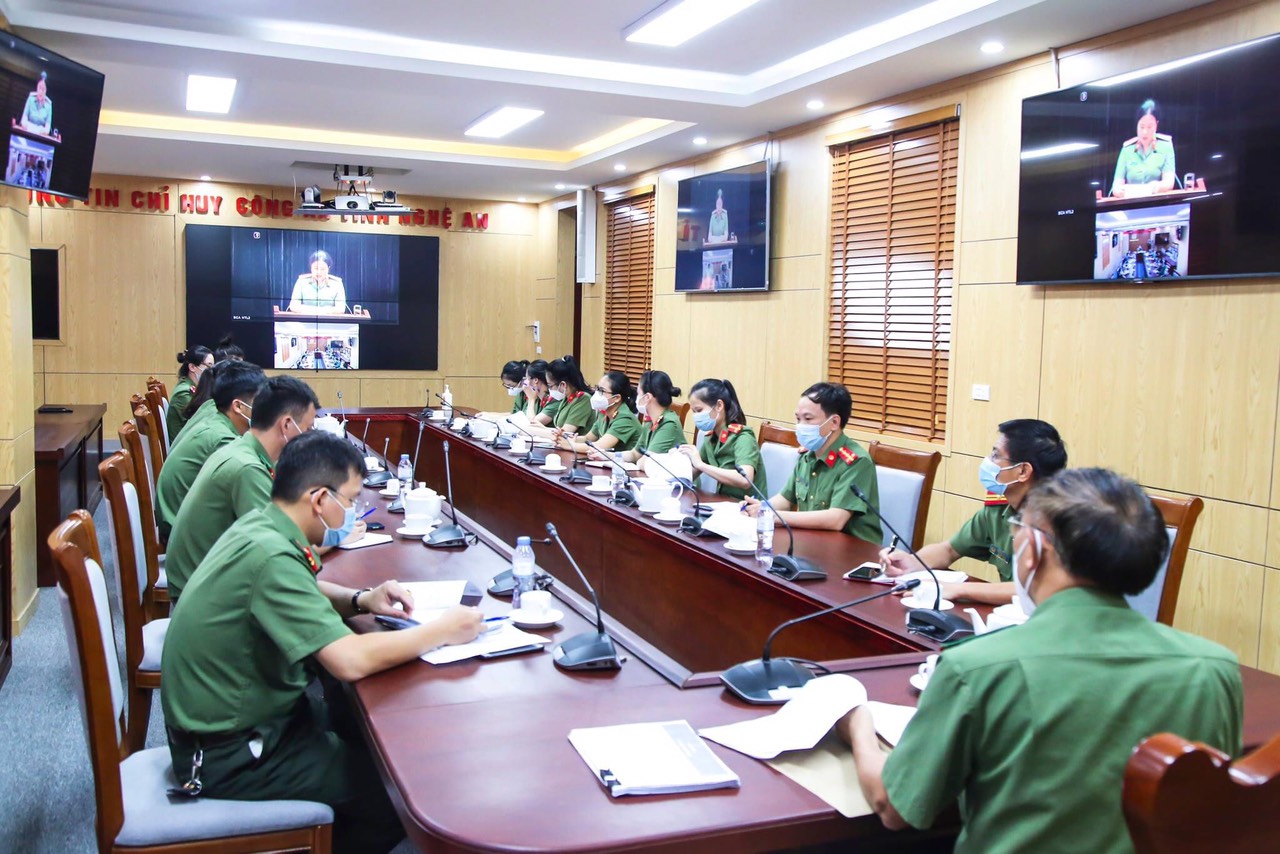 Tại điểm cầu Công an Nghệ An