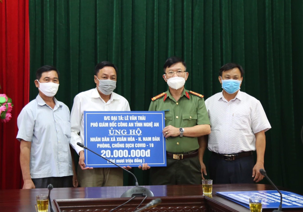 Một số hình ảnh trao tặng quà