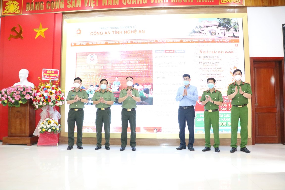 Trang TTĐT Công an Nghệ An được thiết kế, xây dựng nhiều chuyên mục, các trang thành phần hợp lý, dễ khai thác, tìm kiếm.  Ảnh: Vương Linh