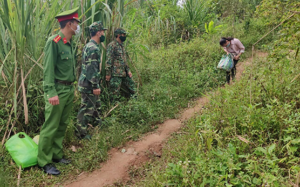 Công an Kỳ Sơn phối hợp với các lực lượng liên quan tuần tra, ngăn chặn việc nhập cảnh trái phép