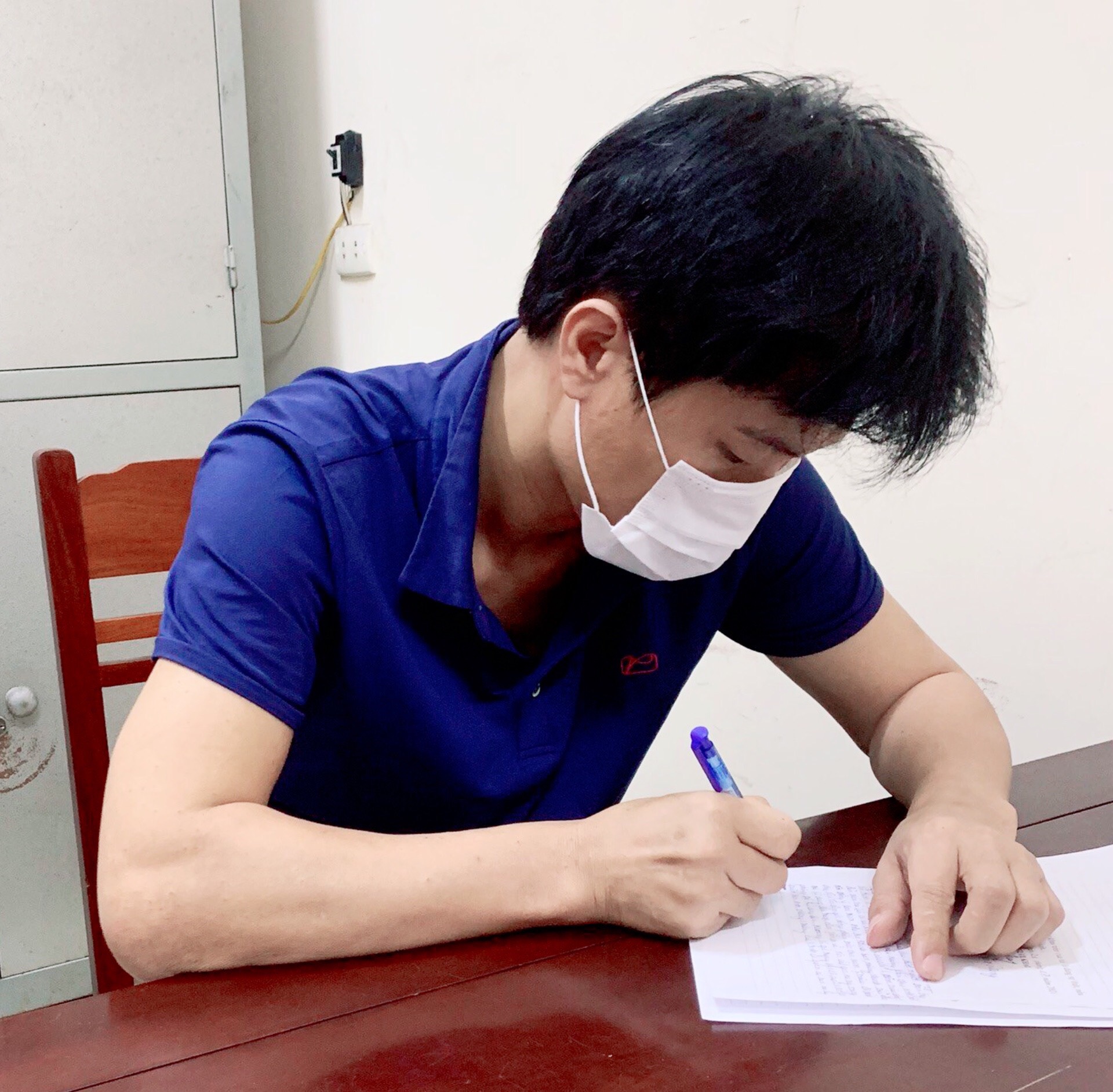 Đối tượng Nguyễn Văn Cường cầm đầu nhóm đối tượng sử dụng trái phép chất ma tuý bị bắt tối 20/7, tại phòng 711, khách sạn Mường Thanh Diễn Châu