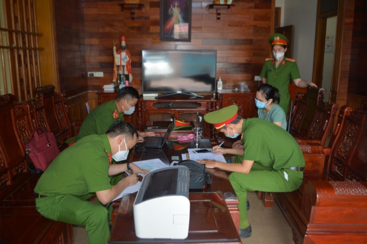 Lực lượng Công an khám xét nơi ở của
