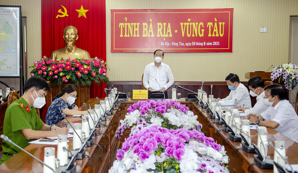 Ông Nguyễn Văn Thọ, Chủ tịch UBND tỉnh, Trưởng Ban Chỉ đạo Phòng, chống dịch COVID-19 tỉnh phát biểu kết luận cuộc họp.