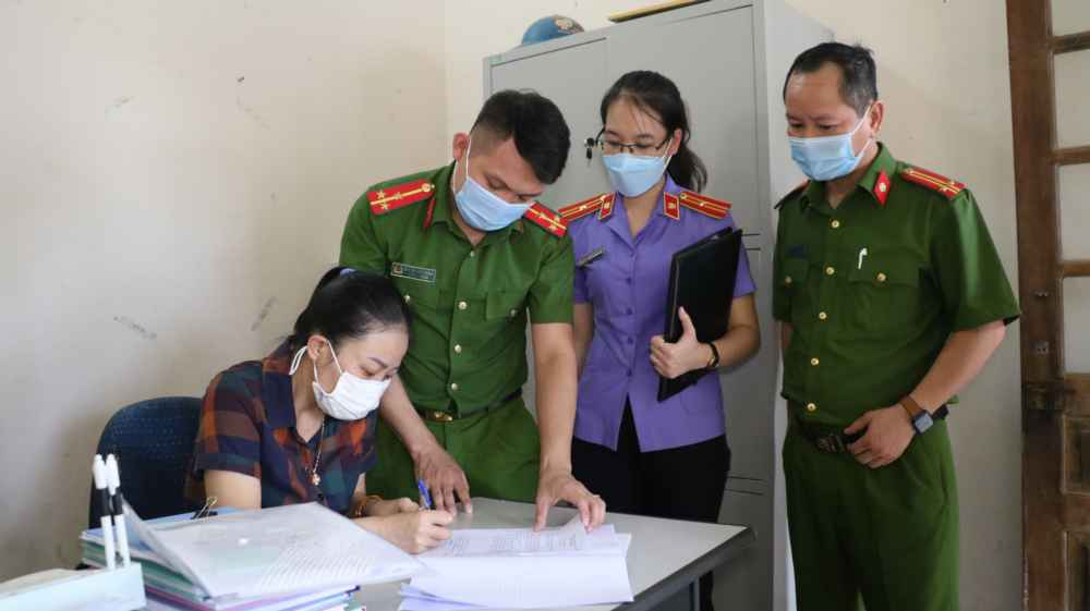 Bị can kí vào các biên bản liên quan