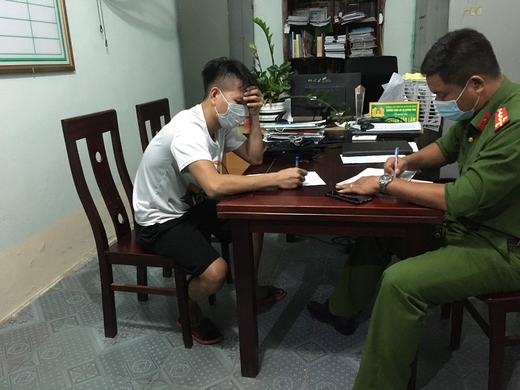 Công an xã Quỳnh Vinh, thị xã Hoàng Mai làm việc với Đ.C.L.
