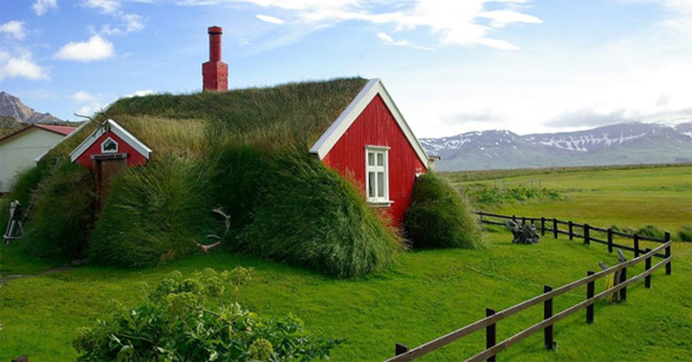 Nhà mái cỏ đẹp như cổ tích tại Iceland.