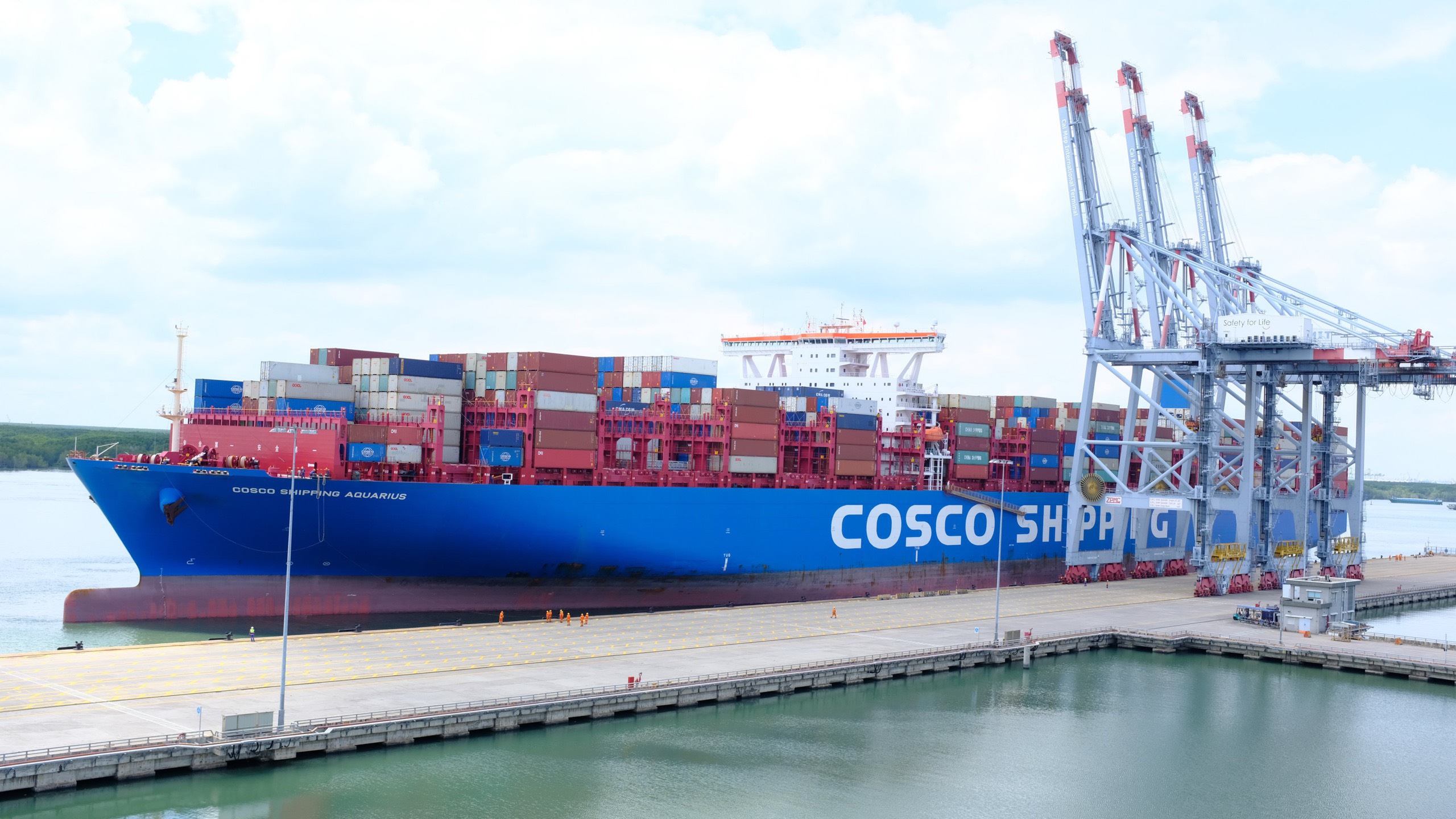 Tàu container có tổng dung tích từ 80.000 GT trở lên đến CM-TV sẽ được ưu đãi phí bảo đảm hàng hải, phí trọng tải tàu, thuyền đến hết năm 2023.