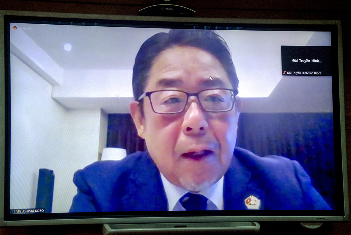 Ông Mizushima Kozo, Chủ tịch Hiệp hội DN Nhật Bản khu vực phía Nam thông tin về các khó khăn, vướng mắc của các DN, nhà đầu tư Nhật Bản do dịch COVID-19. Ảnh chụp qua màn hình kết nối trực tuyến.