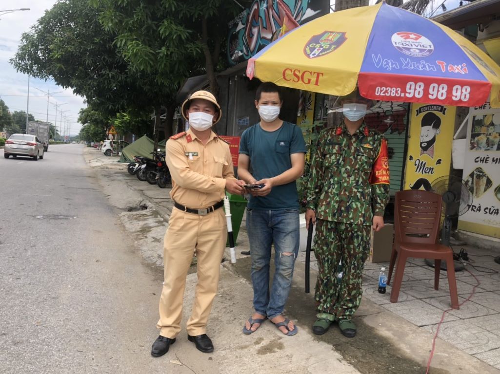 Tổ công tác trả lại tài sản cho anh Cao Văn Sơn