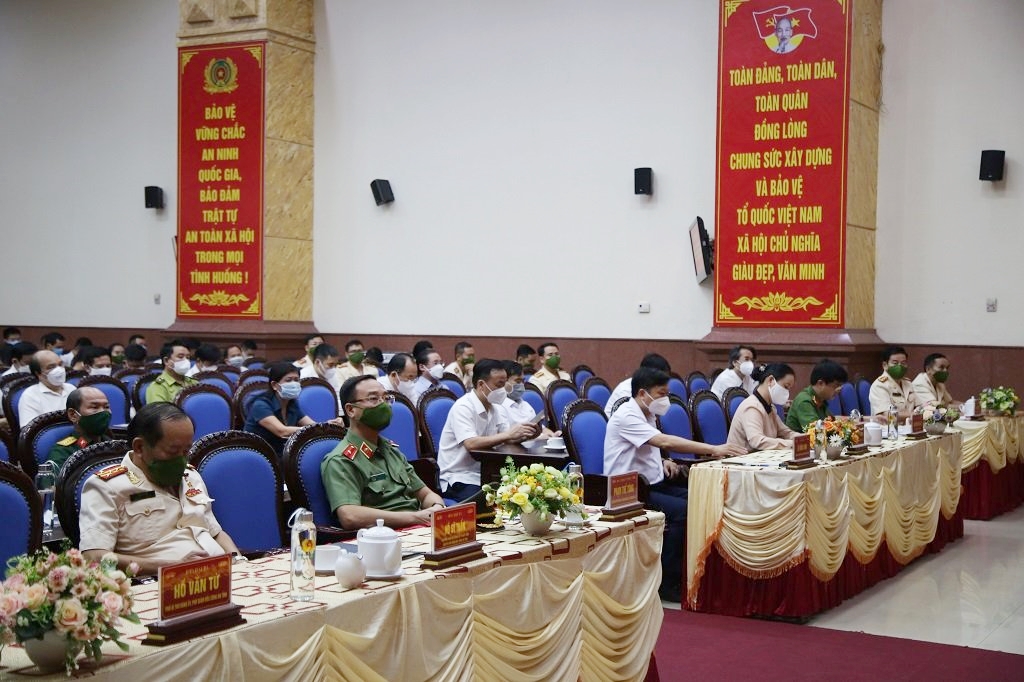 Các đại biểu tham dự buổi lễ