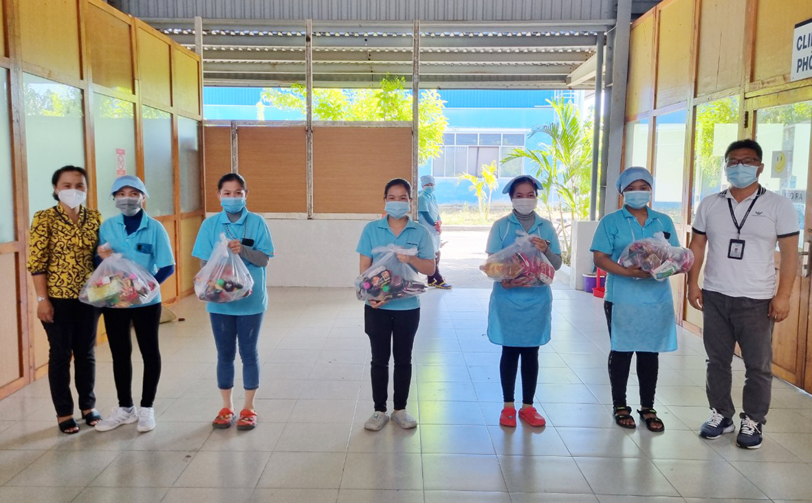 LĐLĐ huyện Long Điền tặng 1.500 phần quà cho công đoàn viên khó khăn