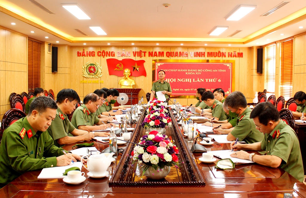 Đồng chí Thiếu tướng Phạm Thế Tùng, Ủy viên Ban Thường vụ Tỉnh ủy, Bí thư Đảng ủy, Giám đốc Công an tỉnh chủ trì hội nghị