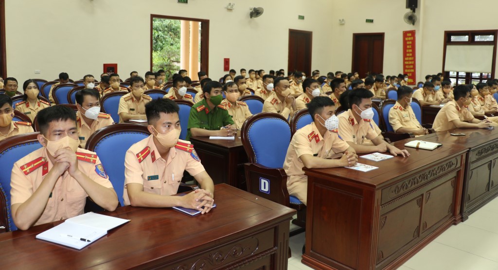 Các đại biểu và học viên tham gia lớp tập huấn