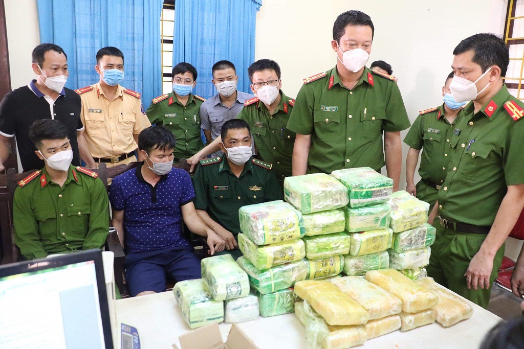 Công an Nghệ An phối hợp lực lượng chức năng bắt giữ đối tượng mua bán trái phép chất ma tuý cùng tang vật