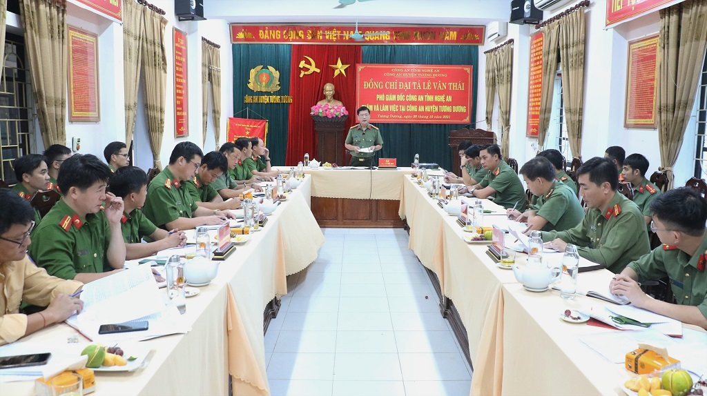 Toàn cảnh buổi làm việc tại Công an huyện Tương Dương