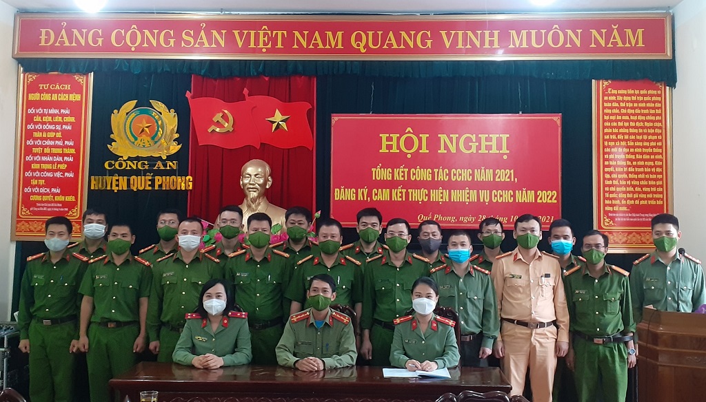 Ký cam kết thực hiện nhiệm vụ cải cách hành chính năm 2022