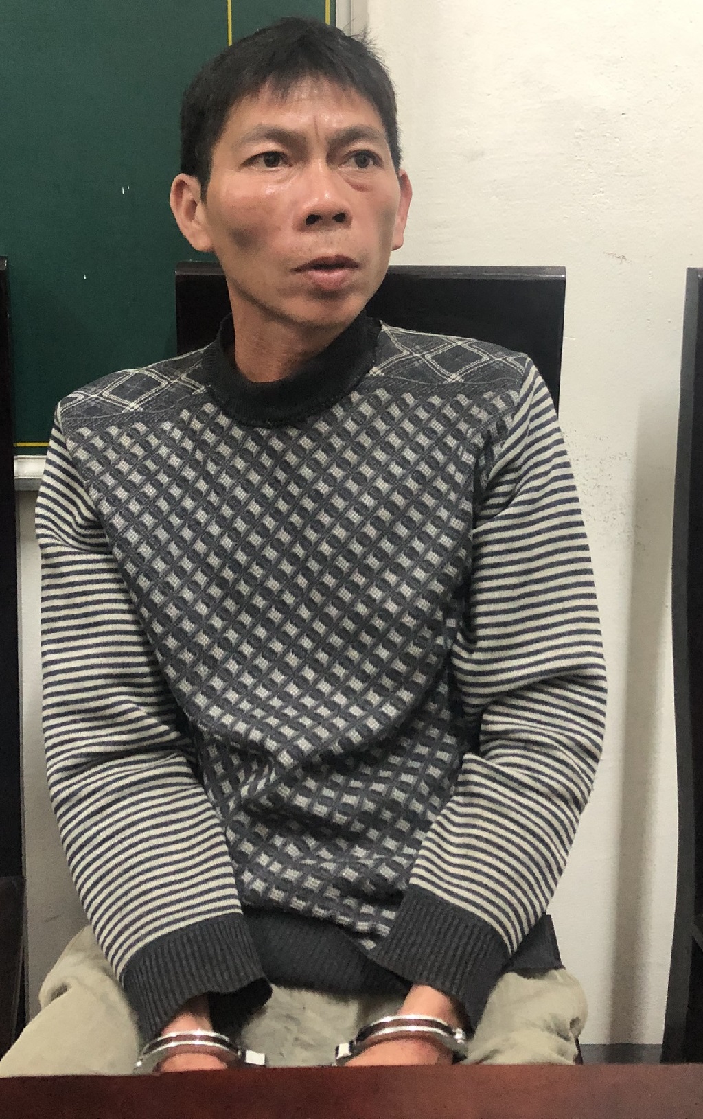 Vi Văn Khăm tại Cơ quan Công an