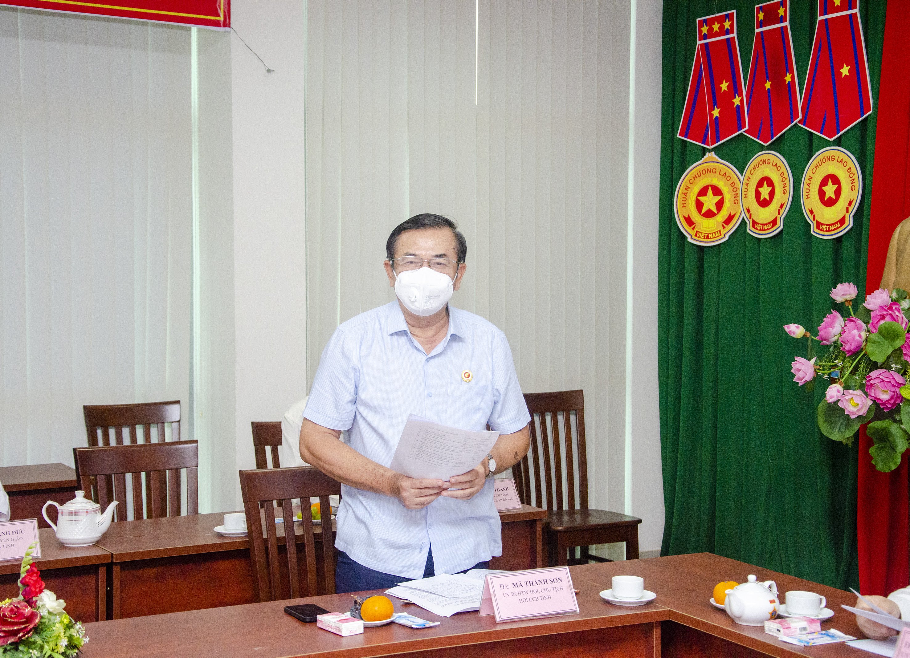 Ông Mã Thành Sơn, Bí thư Đảng Đoàn, Chủ tịch Hội CCB tỉnh báo cáo tình hình thực hiện nhiệm vụ 10 tháng đầu năm 2021 và phương hướng, nhiệm vụ các tháng cuối năm.