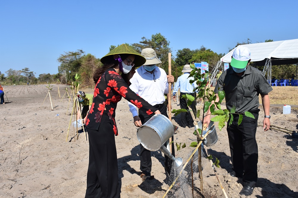 Các Sở ngành, địa phương tham gia trồng cây tại xã Phước Thuận (huyện Xuyên Mộc) trong năm 2021.