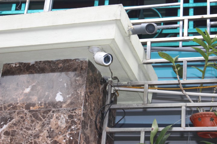 Nhà các đối tượng lắp nhiều camera để quan sát từ ngoài ngõ, Hễ có động tĩnh là các đối tượng nhanh chóng tẩu tán tang vật