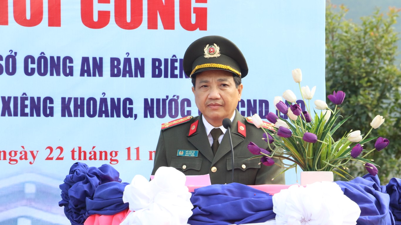Đại tá Hồ Văn Tứ, Phó Giám đốc Công an tỉnh Nghệ An phát biểu tại buổi lễ 