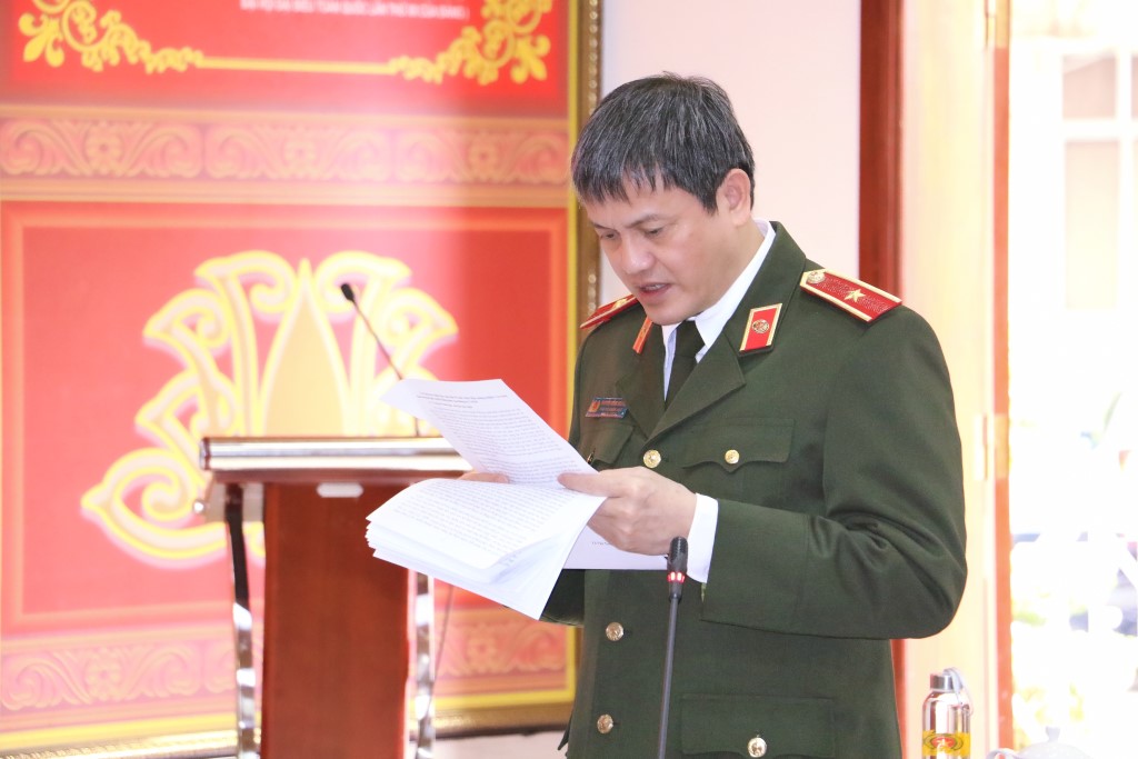 Đồng chí Thiếu tướng Nguyễn Hồng Nguyên, Phó Chủ nhiệm Ủy ban kiểm tra Đảng ủy Công an Trung ương, Phó Trưởng đoàn thông qua dự thảo thông báo kết quả kiểm tra tại Đảng ủy Công an tỉnh Nghệ An
