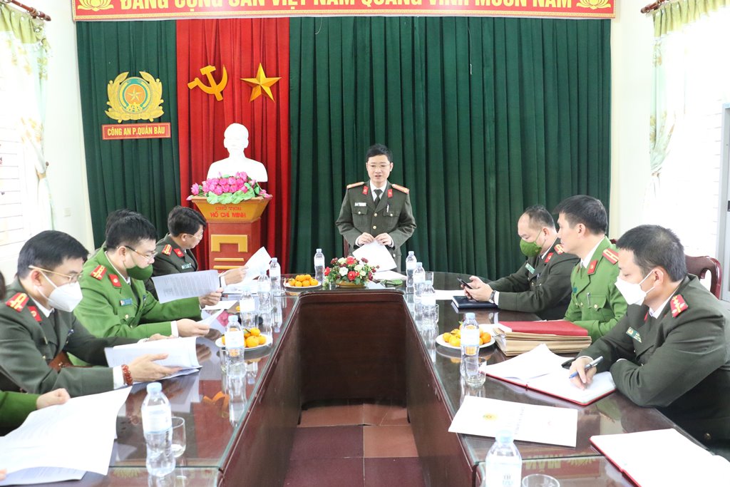 Đoàn công tác của Công an tỉnh kiểm tra tại Công an phường Quán Bàu