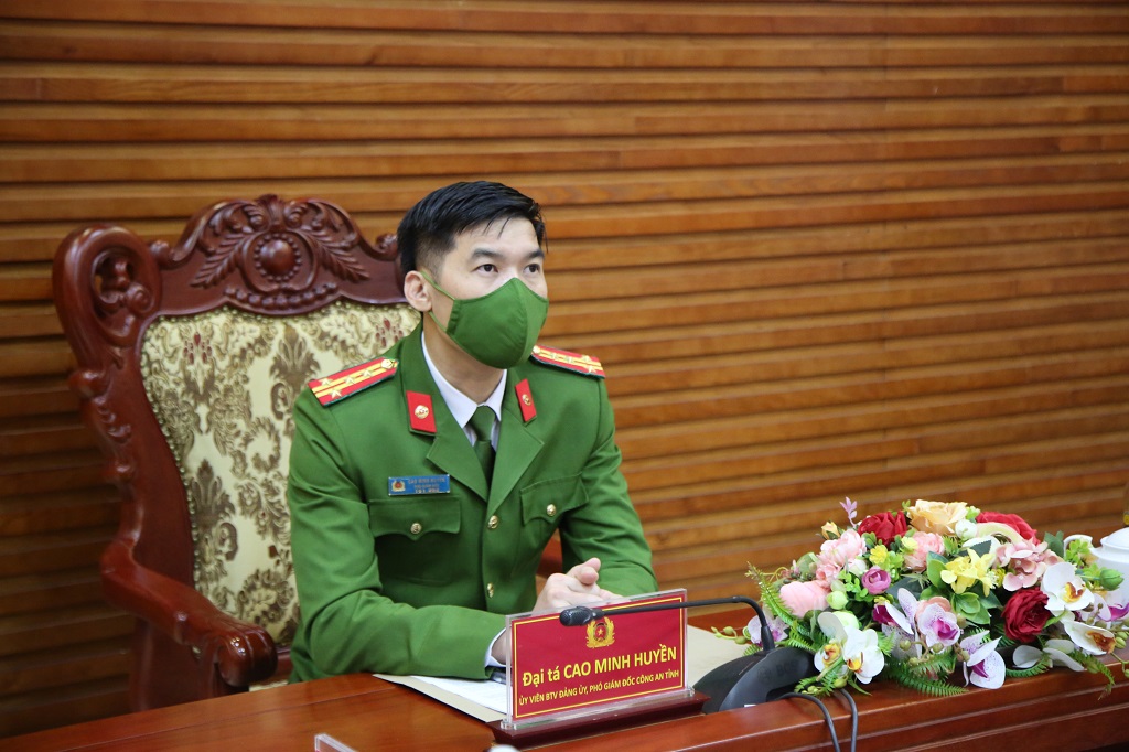 Đồng chí Đại tá Cao Minh Huyền, Phó Giám đốc Công an tỉnh chủ trì hội nghị tại điểm cầu Công an tỉnh Nghệ An