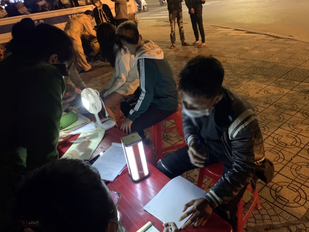 Đội Cảnh sát giao thông - trật tự - Công an thành phố Vinh xử lí thường xuyên, bất cứ thời điểm nào