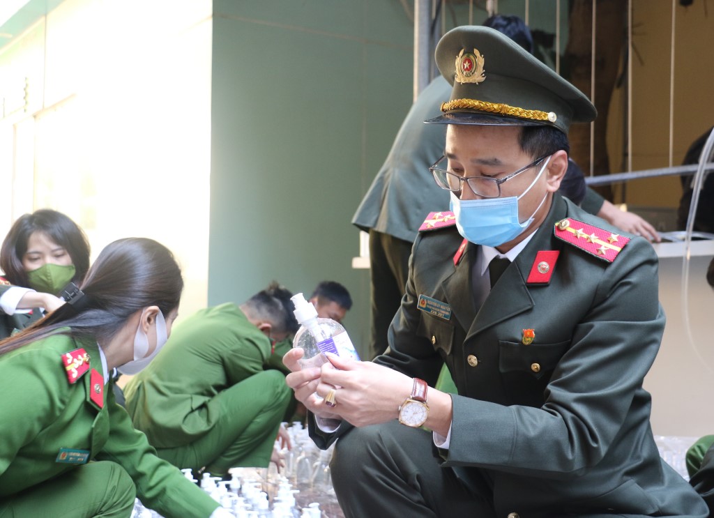 Sản xuất, đóng gói, dán nhãn kiểm định chất lượng 3.000 chai dung dịch sát khuẩn hoạt hóa điện hóa (Anolyte) để phục vụ công tác phòng chống dịch Covid-19  