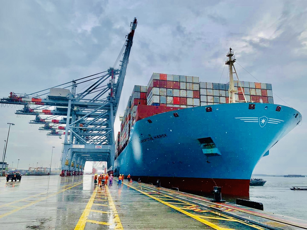 Siêu tàu container Margrethe Maersk trọng tải 214.121 DWT cập cảng CMIT tháng 10/2020.
