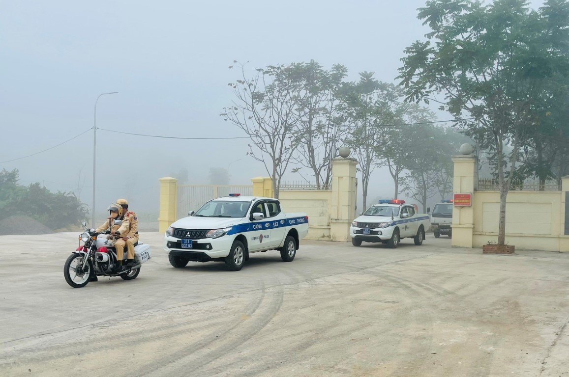 Trạm CSGT Diễn Châu ra quân tuần tra kiểm soát đợt cao điểm.