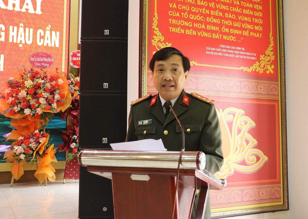 Đồng chí Đại tá Hồ Văn Tứ, Phó Bí thư Đảng ủy, Phó Giám đốc Công tỉnh phát biểu tại buổi lễ