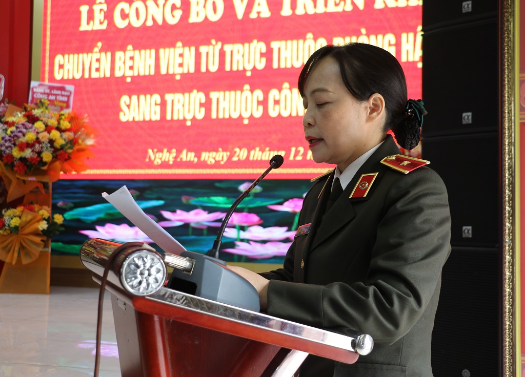 Đồng chí Thiếu tướng Phạm Thị Lan Anh, Cục trưởng Cục Y tế - Bộ Công an phát biểu tại buổi lễ 