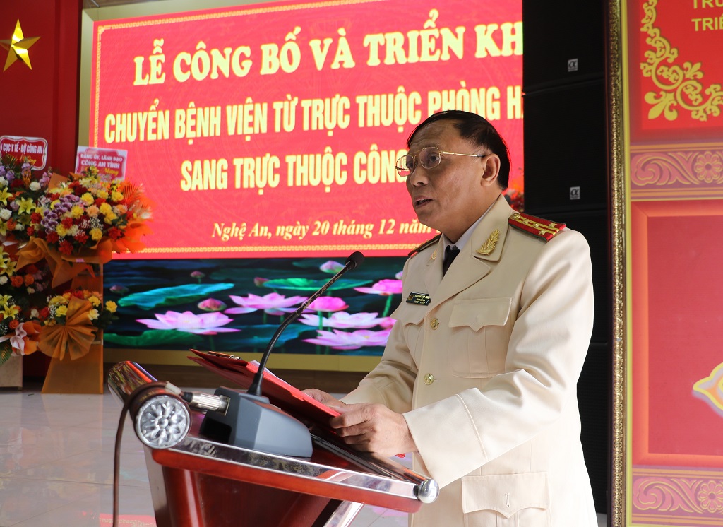 Đồng chí Đại tá Nguyễn Văn Thành, Giám đốc Bệnh viện phát biểu nhận nhiệm vụ