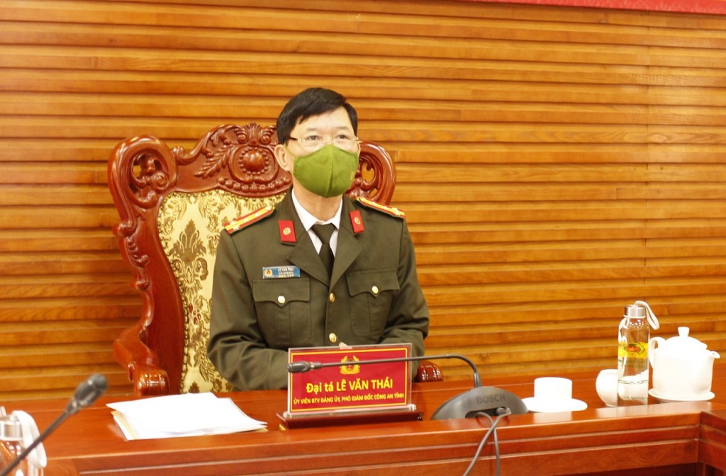 Đồng chí Đại tá Lê Văn Thái, Phó Giám đốc Công an tỉnh chủ trì tại điểm cầu Công an tỉnh Nghệ An