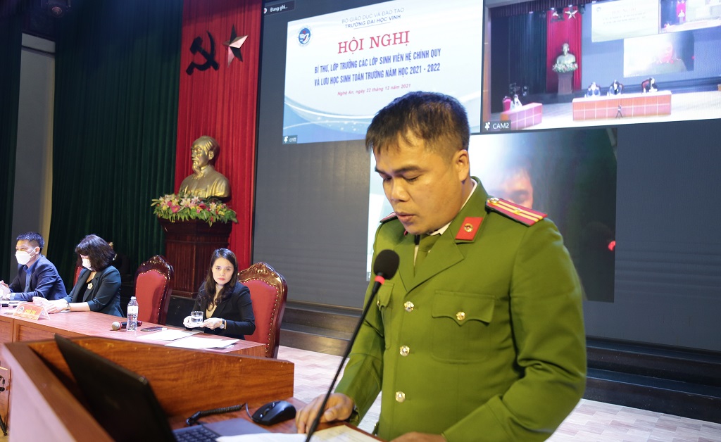 Cán bộ Phòng Cảnh sát Quản lý hành chính về trật tự xã hội phổ biến thông tin Nghị định số 137/2020/NÐ - CP về quản lý, sử dụng pháo 