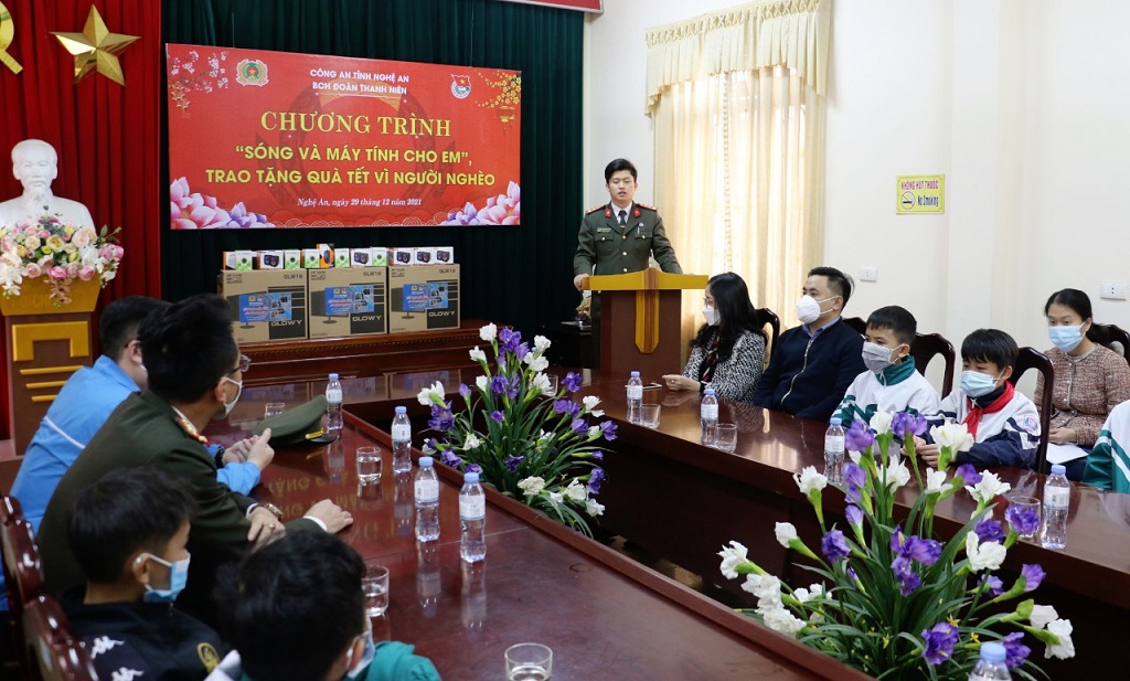 Toàn cảnh buổi lễ chương trình sóng và máy tính cho em